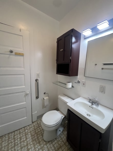 Building Photo - 3545 N Sheffield Ave