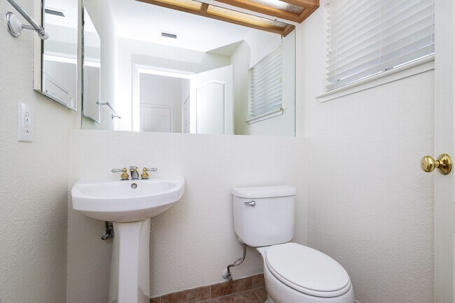 Building Photo - Stunning 2 Story, 3-Bed Home in Folsom’s Desirable Gated Community!