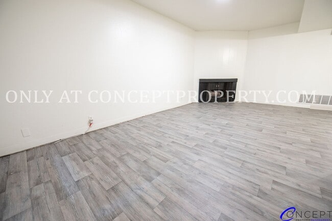 Interior Photo - 435 E Warnock Ave