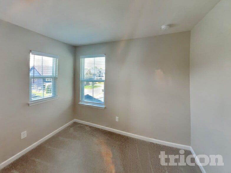 Building Photo - 833 Dean Dr