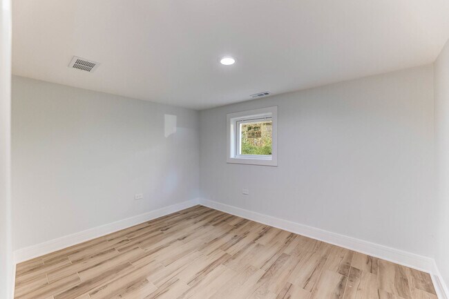 Building Photo - 2508 Kenilworth Ave