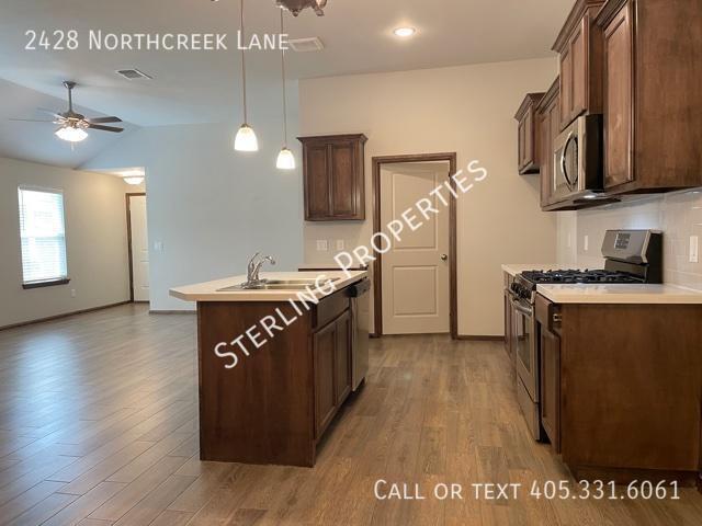 Building Photo - 2428 Northcreek Ln