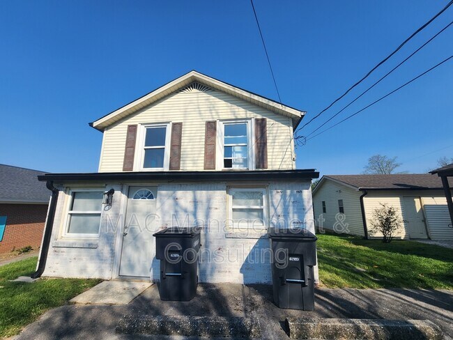 Building Photo - 228 S Walnut Ave