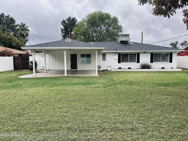 Building Photo - 4702 E Wilshire Dr