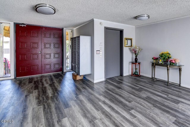 Building Photo - 930 N Louise St