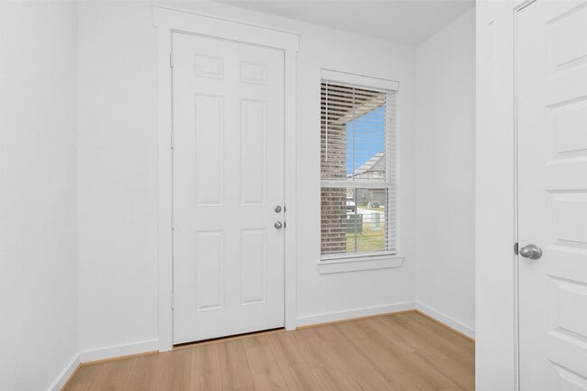 Building Photo - 40723 Mostyn Lake Dr