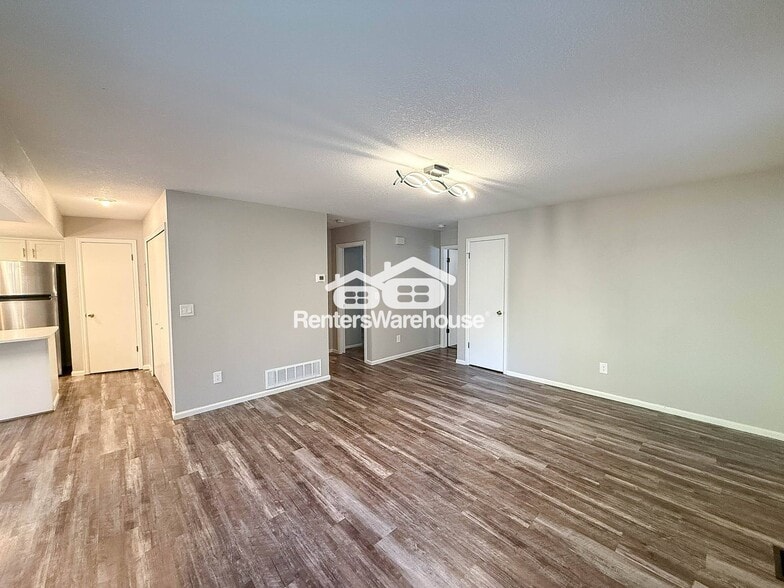 Building Photo - 6233 Willow Ln