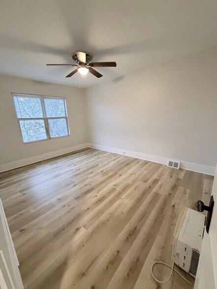 Building Photo - 2233 Brownsville Rd