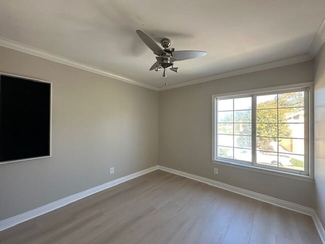 Building Photo - Stunning Newbury Park Home in model condit...
