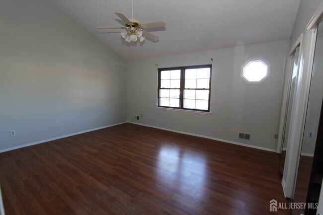 Building Photo - 138 Leah Ct