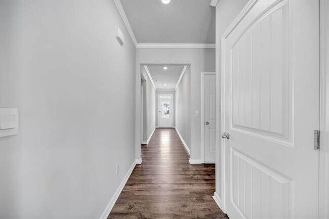 Building Photo - 167 Fernbrook Trl