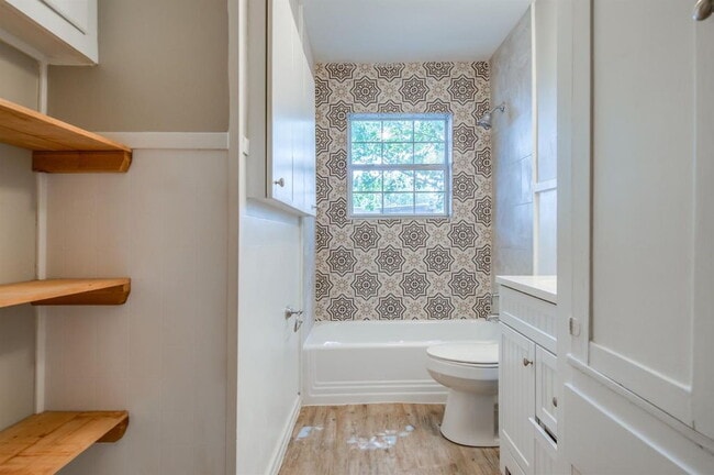 Building Photo - Move in specials available!