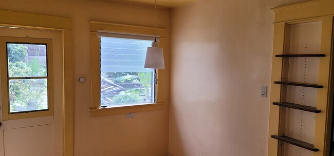 Building Photo - Glendale Awaits You