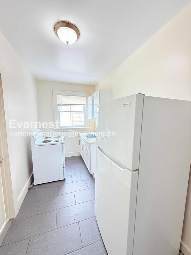 Building Photo - 2541 Monterey St