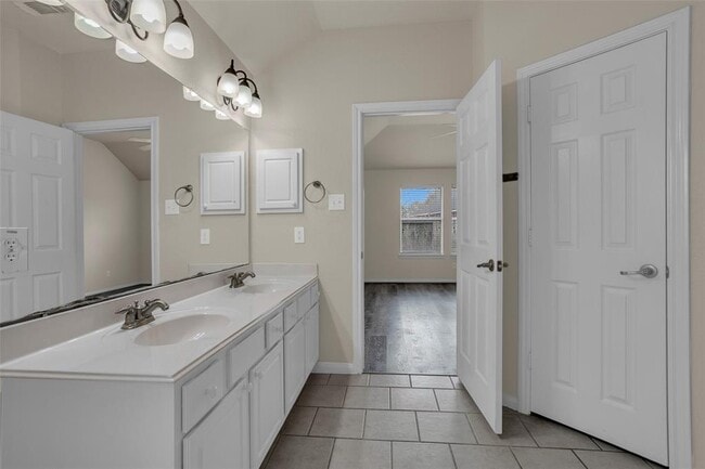 Building Photo - 24615 Tribeca Ln