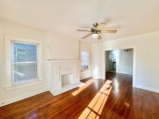 Building Photo - 1 Bedroom, 1 Bath Apartment - East Dallas