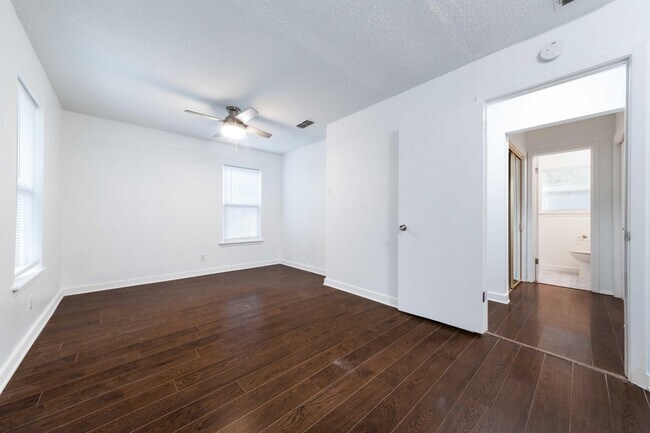 Building Photo - 205 Chippendale Ave
