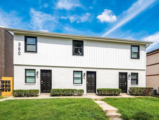 Building Photo - 380 Forest St