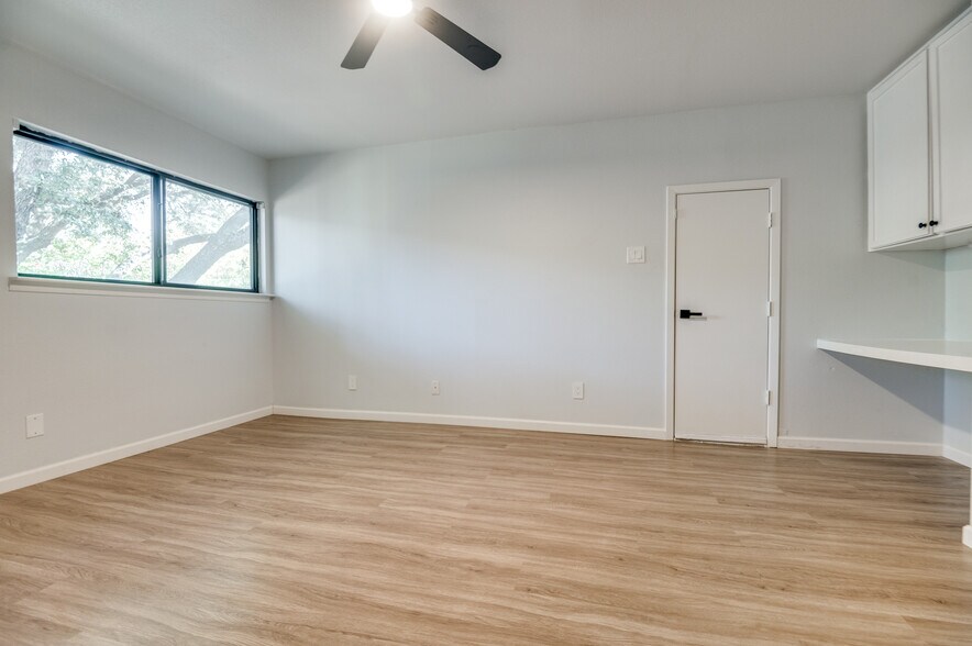 Building Photo - 2711 Creek Wood Ct