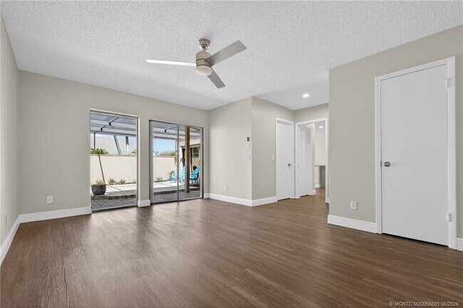 Building Photo - 1100 SE Mitchell Ave