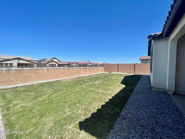 Building Photo - 20862 E Sparrow Dr