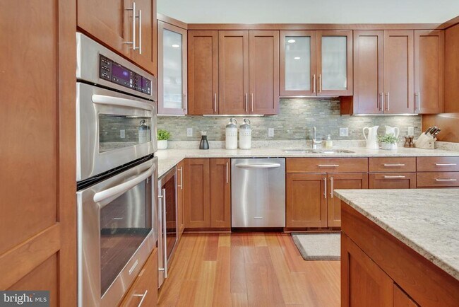 Building Photo - 2233 Van Buren Ct