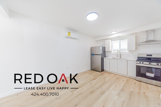 Building Photo - 211 1/2 W 47th St