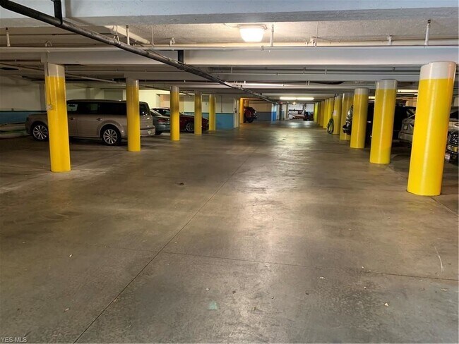 Parking Garage - 1507 Cleveland Rd E