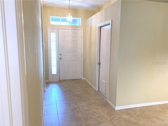 Building Photo - 10126 Mowry Ln