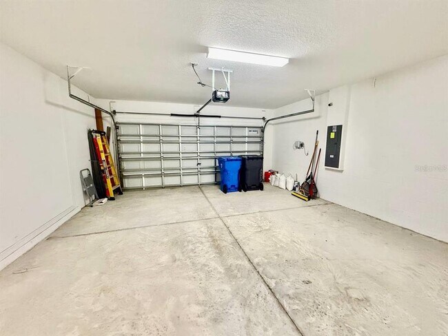 Building Photo - 1036 Royal Empress Dr