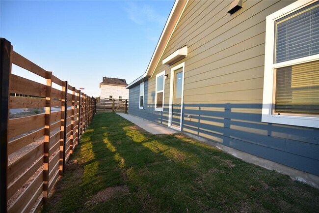 Building Photo - 343 Keefer