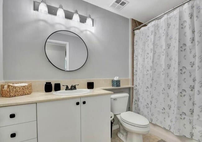 Building Photo - 804 E Windward Way