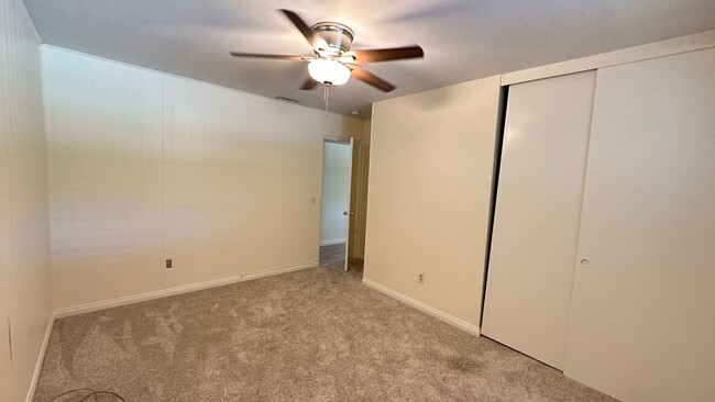 Building Photo - 4 bedroom in Escondido with backyard w poo...