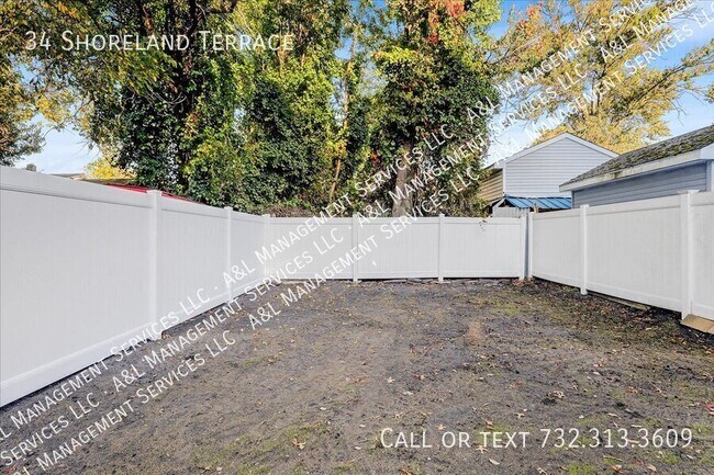 Building Photo - 34 Shoreland Terrace