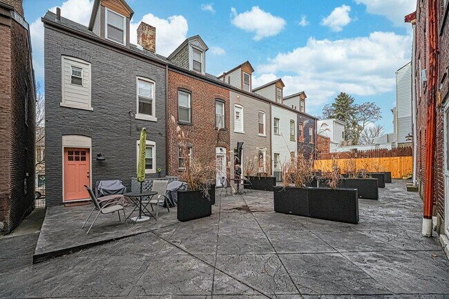 Building Photo - Completely remodeled 2 bedroom/office in Lawrenceville