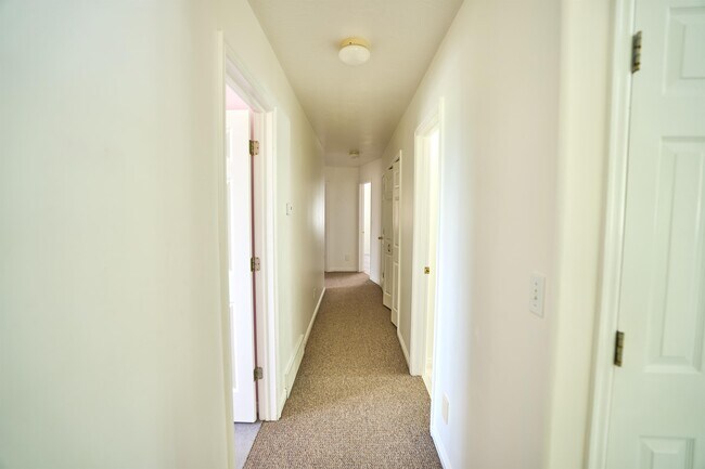 Building Photo - 850 E 550 S