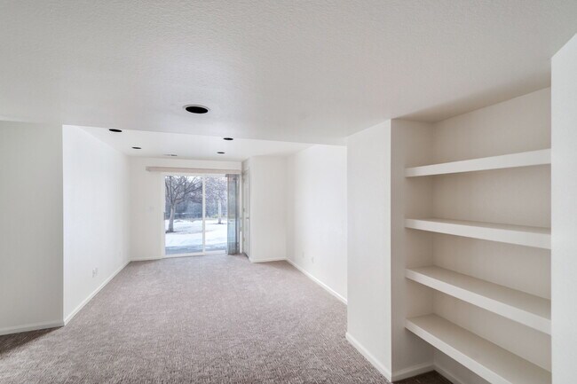 Building Photo - 299 W Jamison Cir