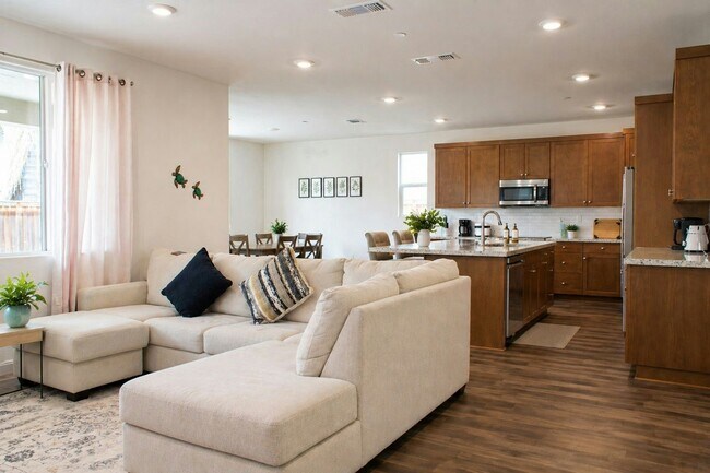 Building Photo - 417 Avendale Dr