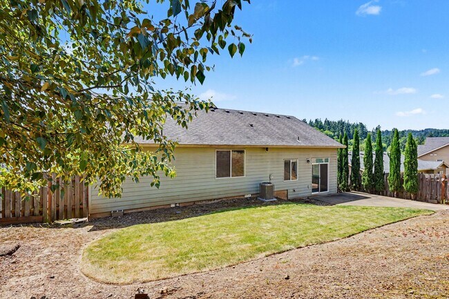 Building Photo - 3 bed, 2 bath home in West Salem's Brush College neighborhood