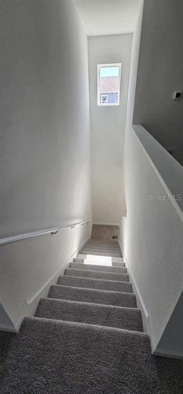 Building Photo - 548 Hart Ln