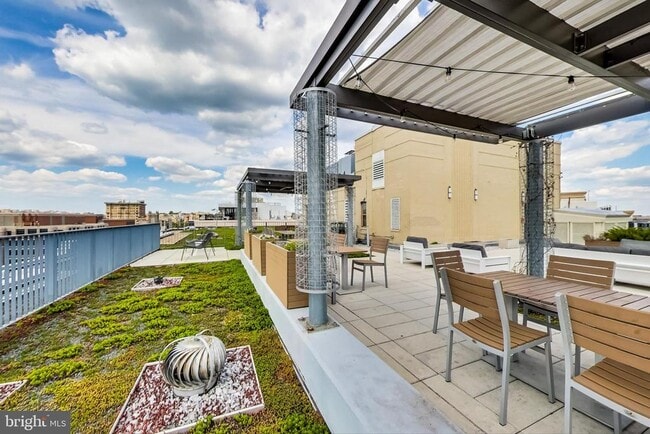 Building Photo - 1 Scott Cir NW