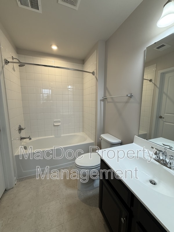 Building Photo - 505 Rolling Valley Dr