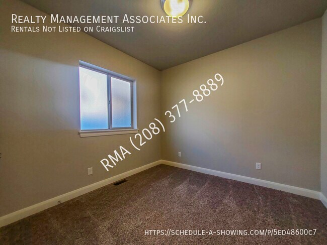 Building Photo - 11277 W Portola St