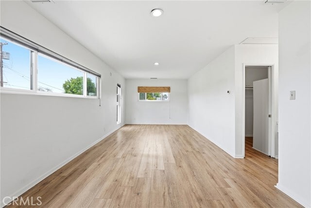 Building Photo - 6637 Balcom Ave