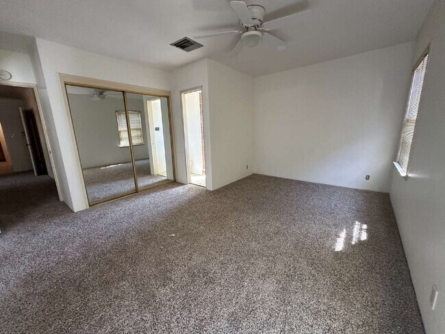 Building Photo - Charming 3 Bedroom, 2 Bath Home with Sunroom!