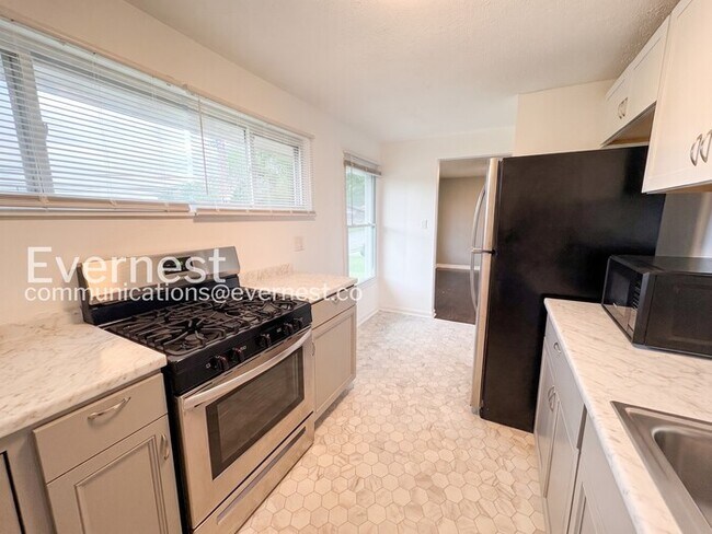Building Photo - 638 Garden City Dr