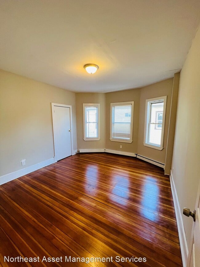 Building Photo - 3 br, 1 bath House - 10 Westcott St. Unit 2