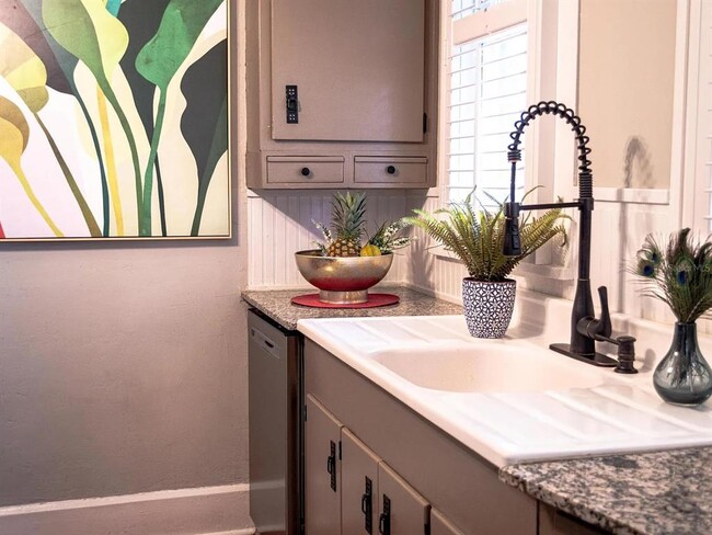 Building Photo - 1013 22nd Ave N