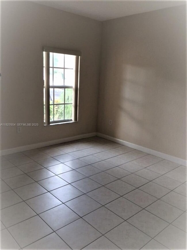 Building Photo - 4104 NE 24th Dr