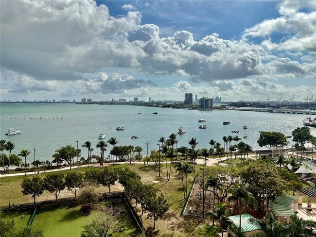 Building Photo - 1800 N Bayshore Dr